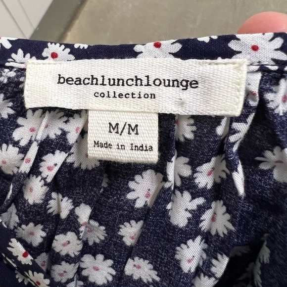 Excellent Condition BeachLunchLounge Daisy Short Sleeve Flower Blouse - Picture 4 of 4